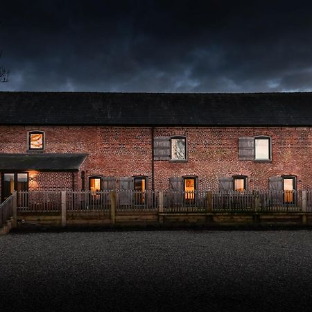 The Barn At Plas Ashpool Sleeps 8 Llandyrnog Kültér fotó