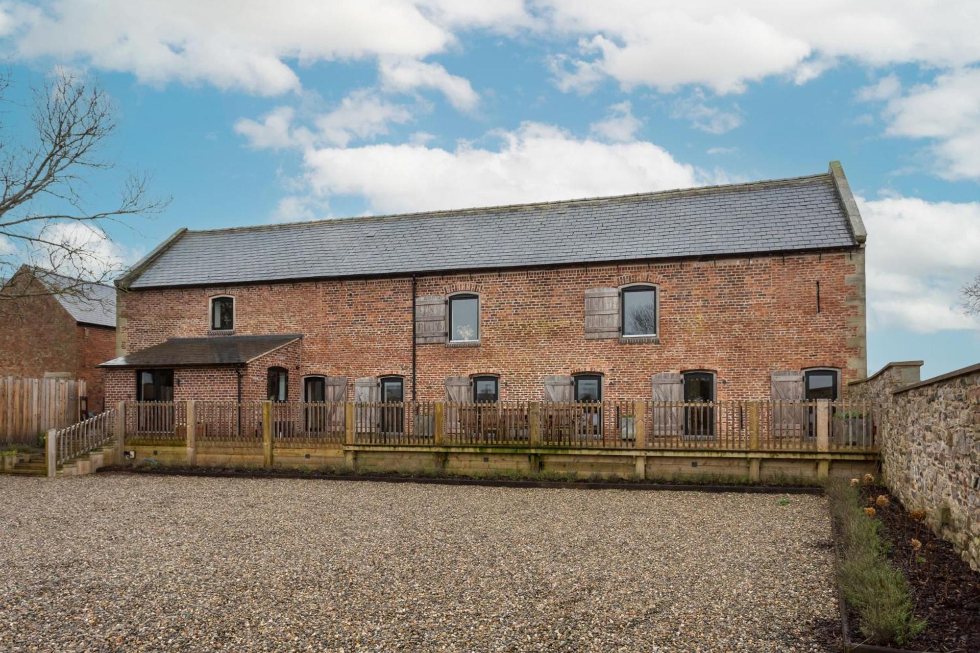 The Barn At Plas Ashpool Sleeps 8 Llandyrnog Kültér fotó